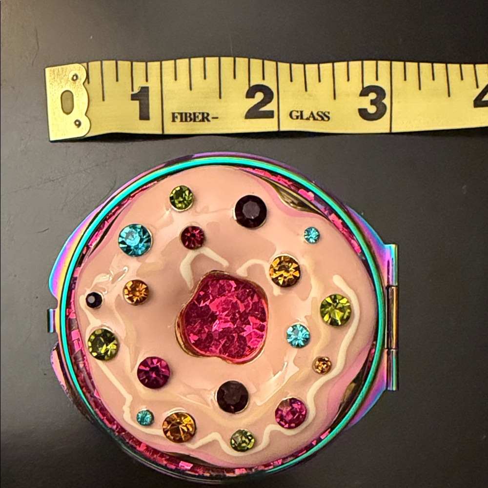 Betsey Johnson Donut mirror compact - Picture 5 of 5